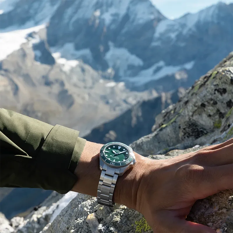 DS Action 38mm Mechanical, automatic winding
80 h Power Reserve
Nivachron
ETA
Swiss Made Diver's watch 300m according to ISO 6425:2018 - C048.807.11.091.00 