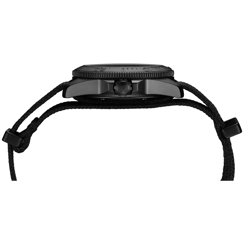 DS Action 38mm Mechanical, automatic winding
80 h Power Reserve
Nivachron
ETA
Swiss Made Diver's watch 300m according to ISO 6425:2018 - C048.807.38.051.00 