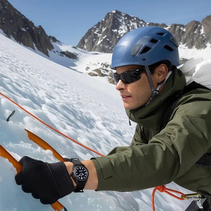 DS Action 38mm Mechanical, automatic winding
80 h Power Reserve
Nivachron
ETA
Swiss Made Diver's watch 300m according to ISO 6425:2018 - C048.807.38.051.00 