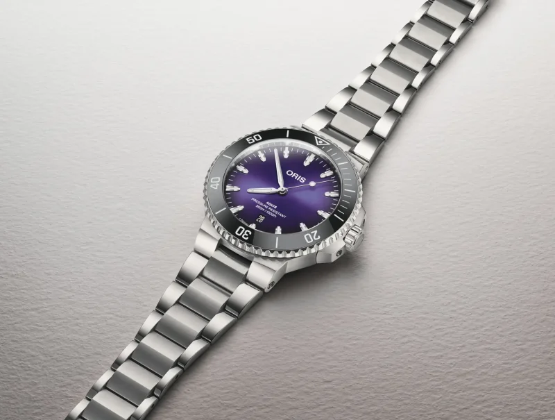 Oris Aquis Date Taste of Summer 01 733 7789 4158-07 8 23 04PEB